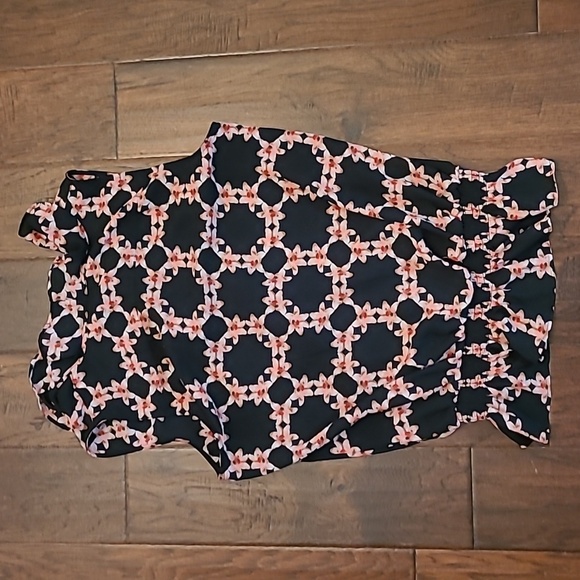 Karl Lagerfeld floral sleeveless top with ruffled neck size Medium - Picture 2 of 7